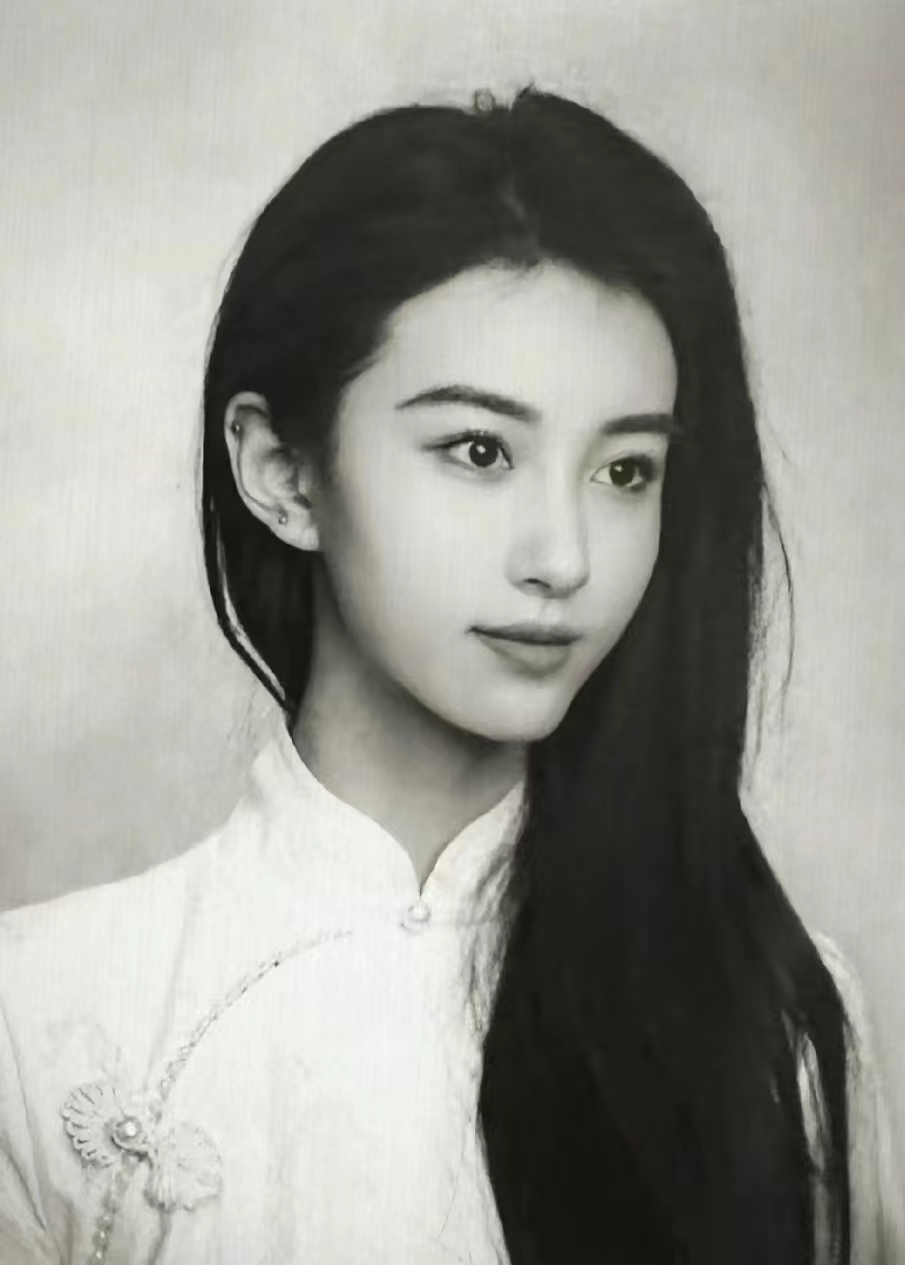 Input black-and-white photograph of a woman